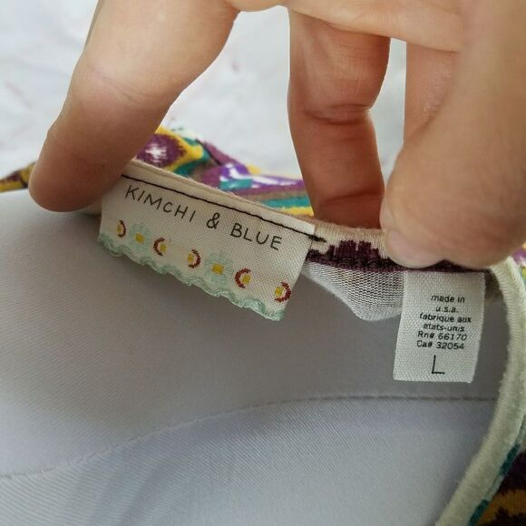 3/$25 Kimchi Blue aztec print top keyhole back L - Picture 6 of 6